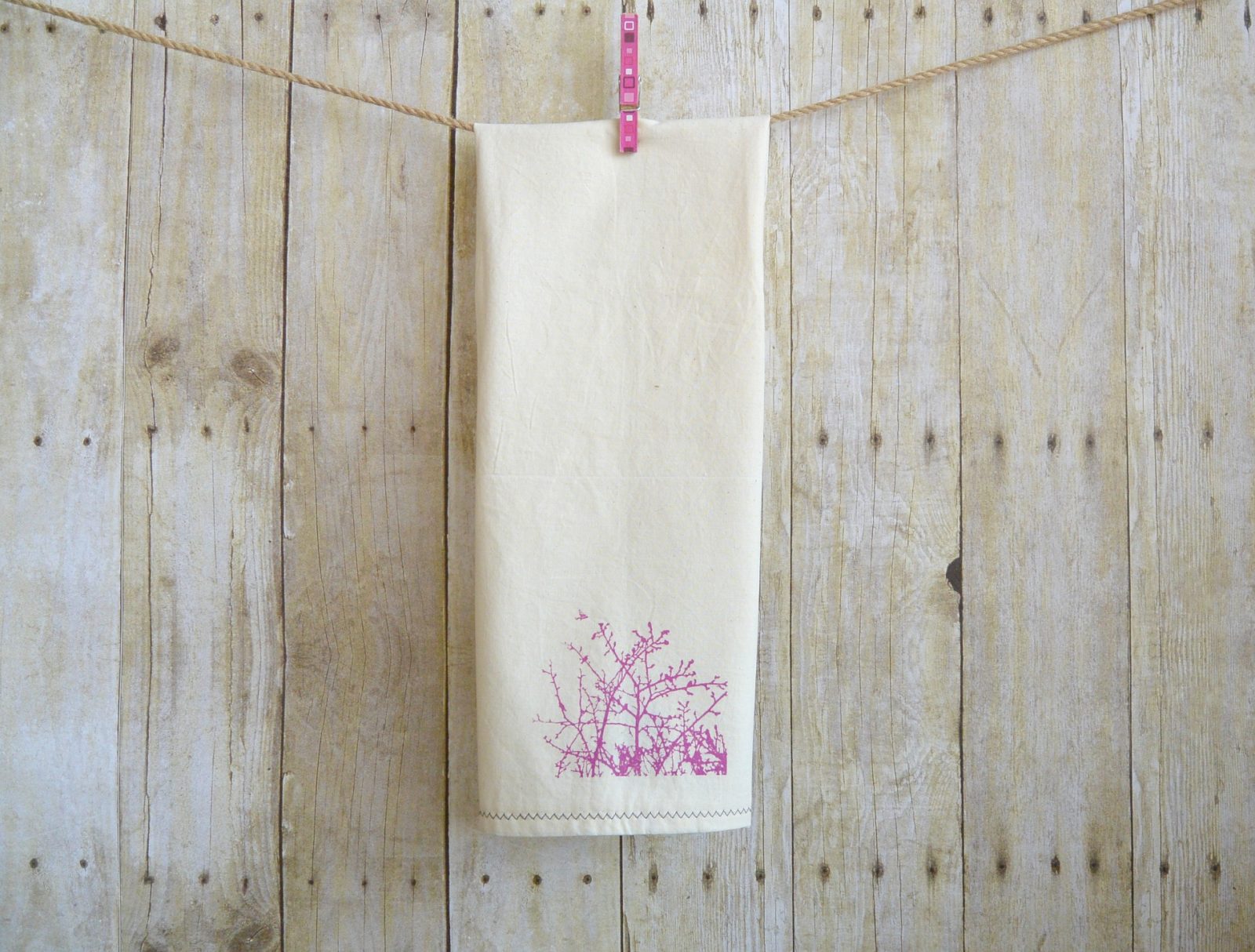 https://www.mamainastitch.com/how-to-sew-and-hand-print-your-own-tea-towels/birds-towel/