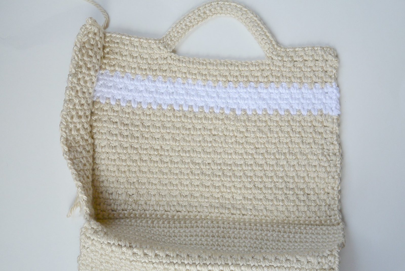 How to Make a Simple Crochet Bag + Free Pattern & Tutorial