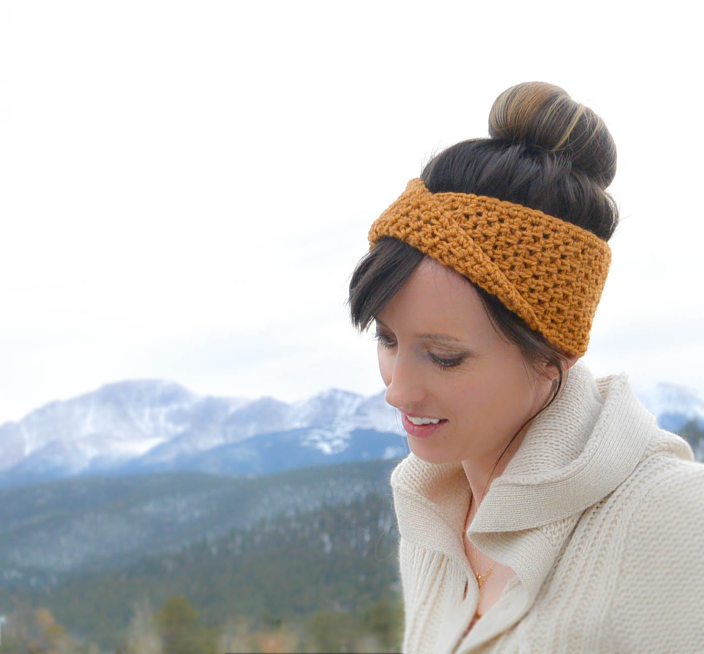 Golden Fave Twist Headband Free Crochet Pattern Mama In