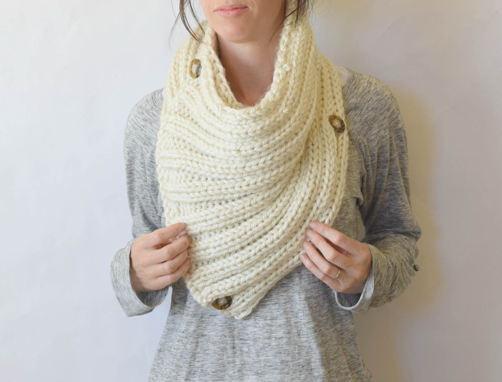 Simple Ribbed Cowl (Neck Warmer) Free Knitting Pattern for Beginners