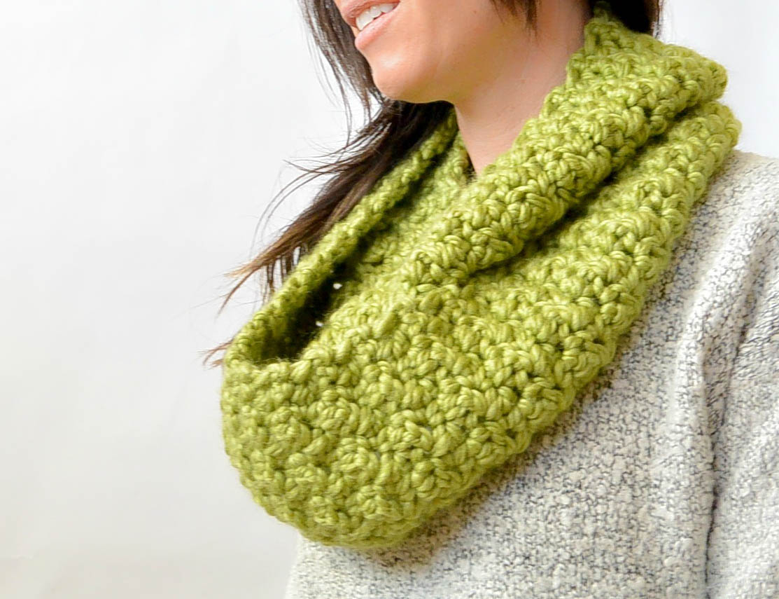 diy crochet infinity scarf