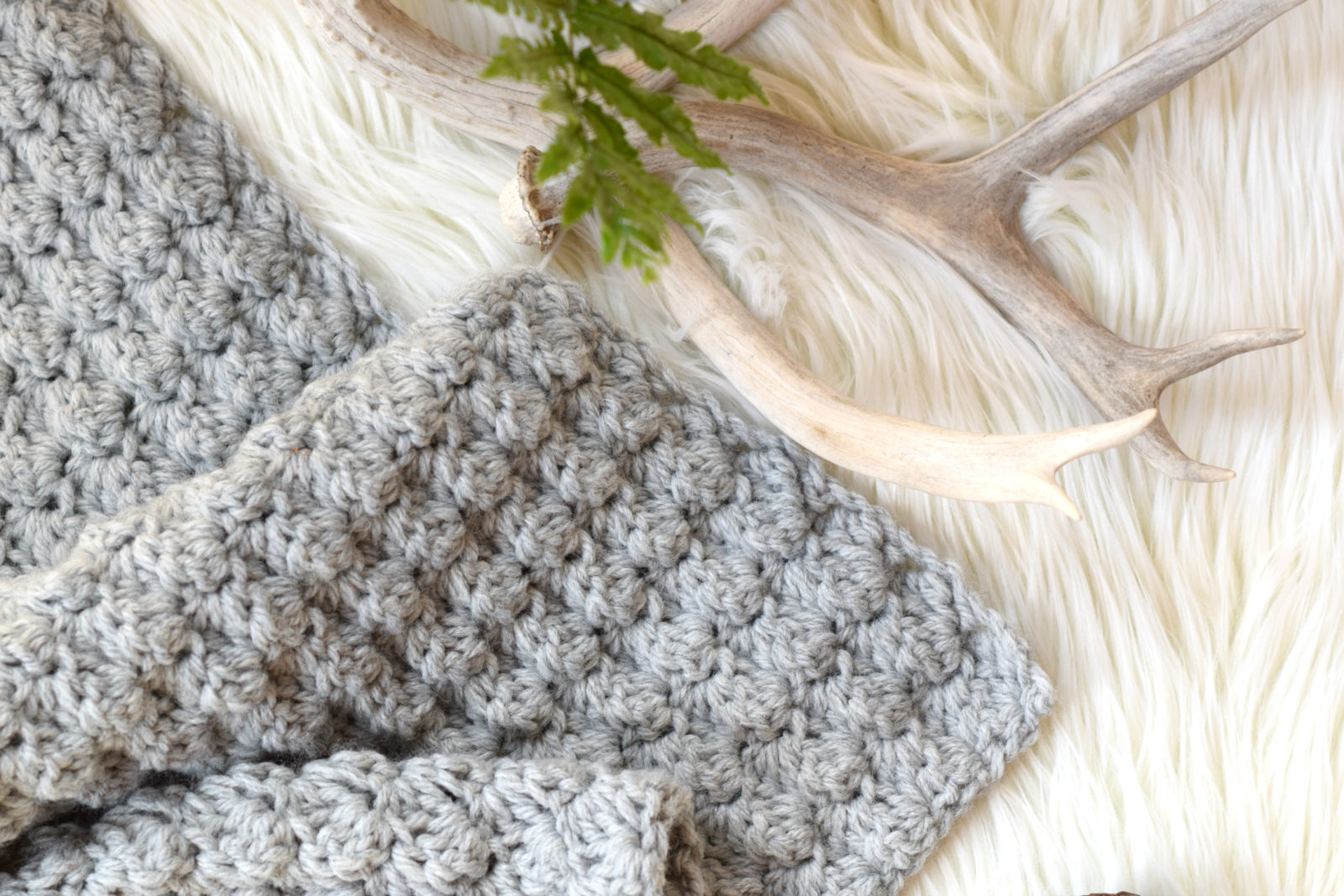 Little Bear crochet-trim cotton blanket - White