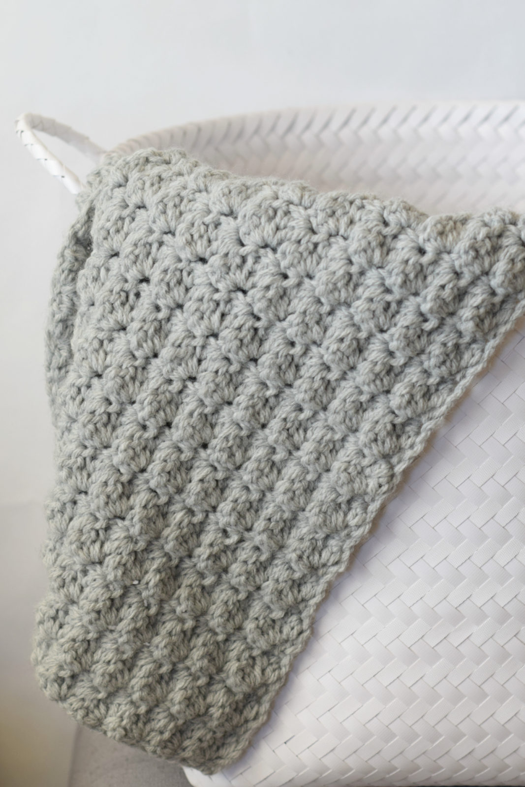 EASIEST Crochet Blanket For Bulky Yarn - How to Crochet The Mini