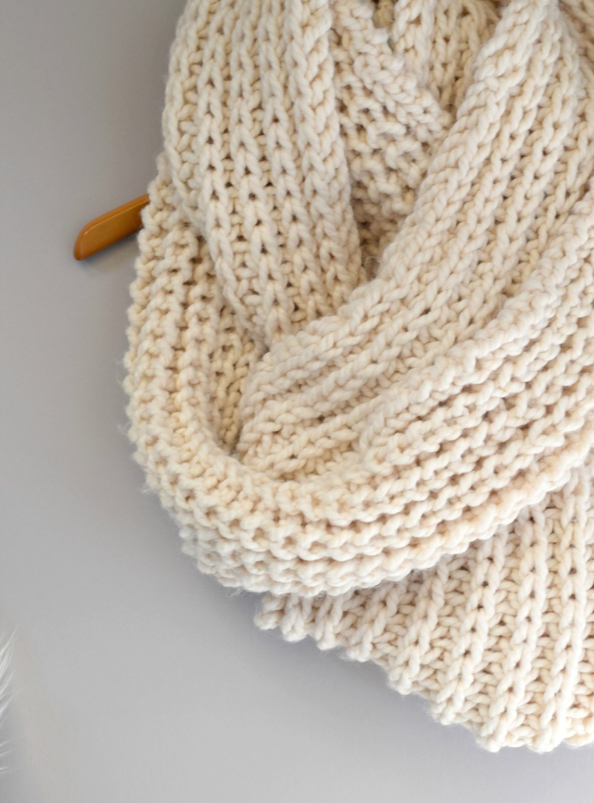 How to knit a scarf step by step