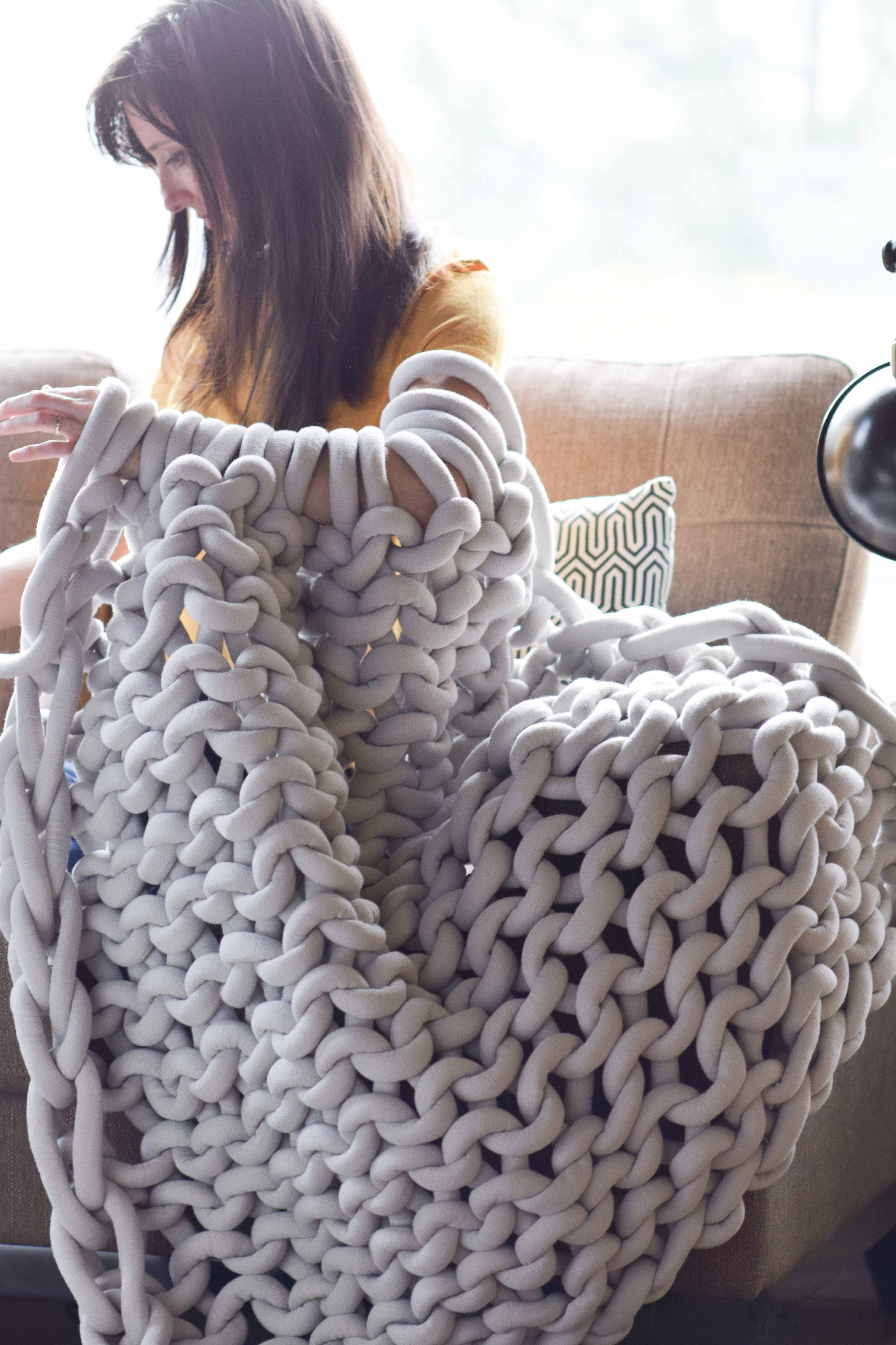 How to Make an Arm Knit Blanket in Less Than an Hour