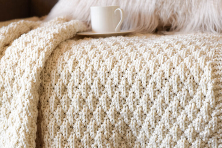 Simple Blanket free beginners knitting pattern at The Woolly Brew