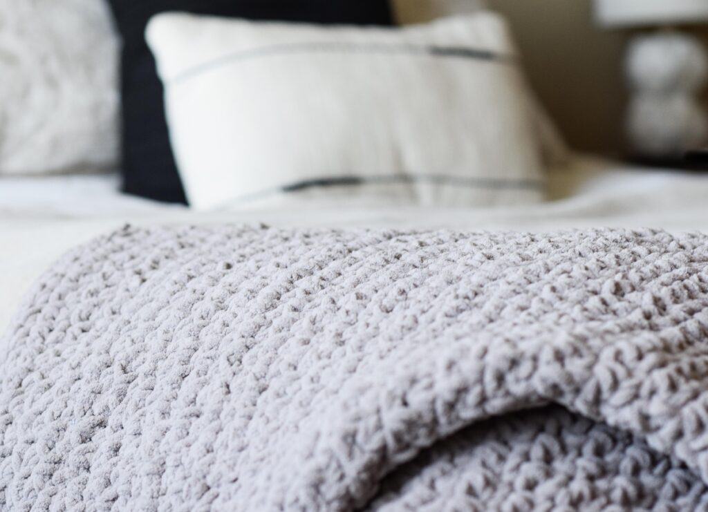 Easy Crochet Blanket with chunky yarn