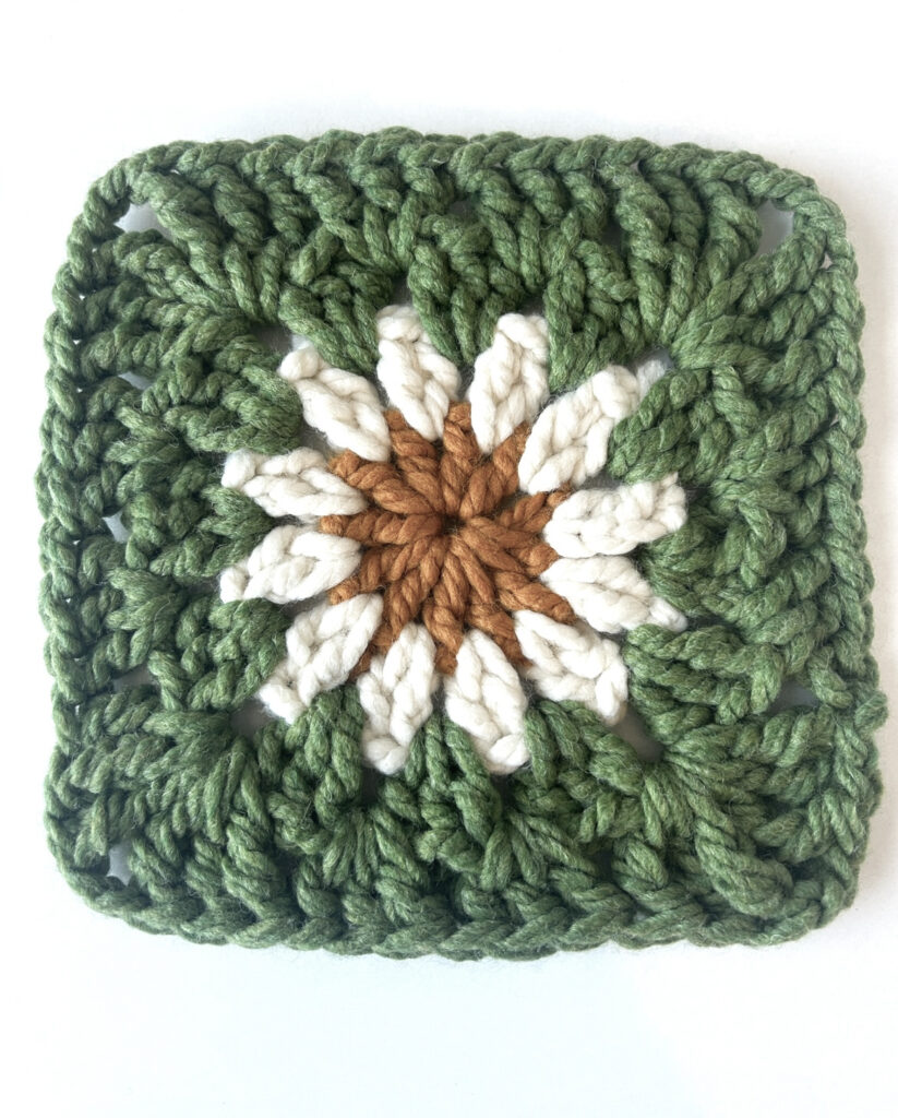 A complete flower granny square